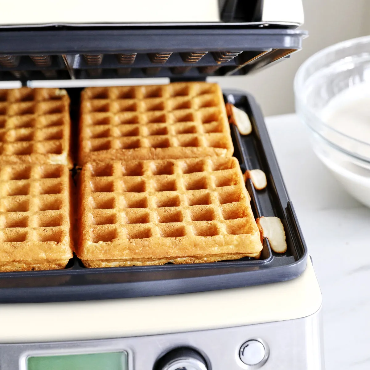 Elite Ceramic Nonstick 4-Square Waffle Maker | Cloud Cream