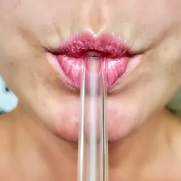 Lipzi - a better straw for your lips.