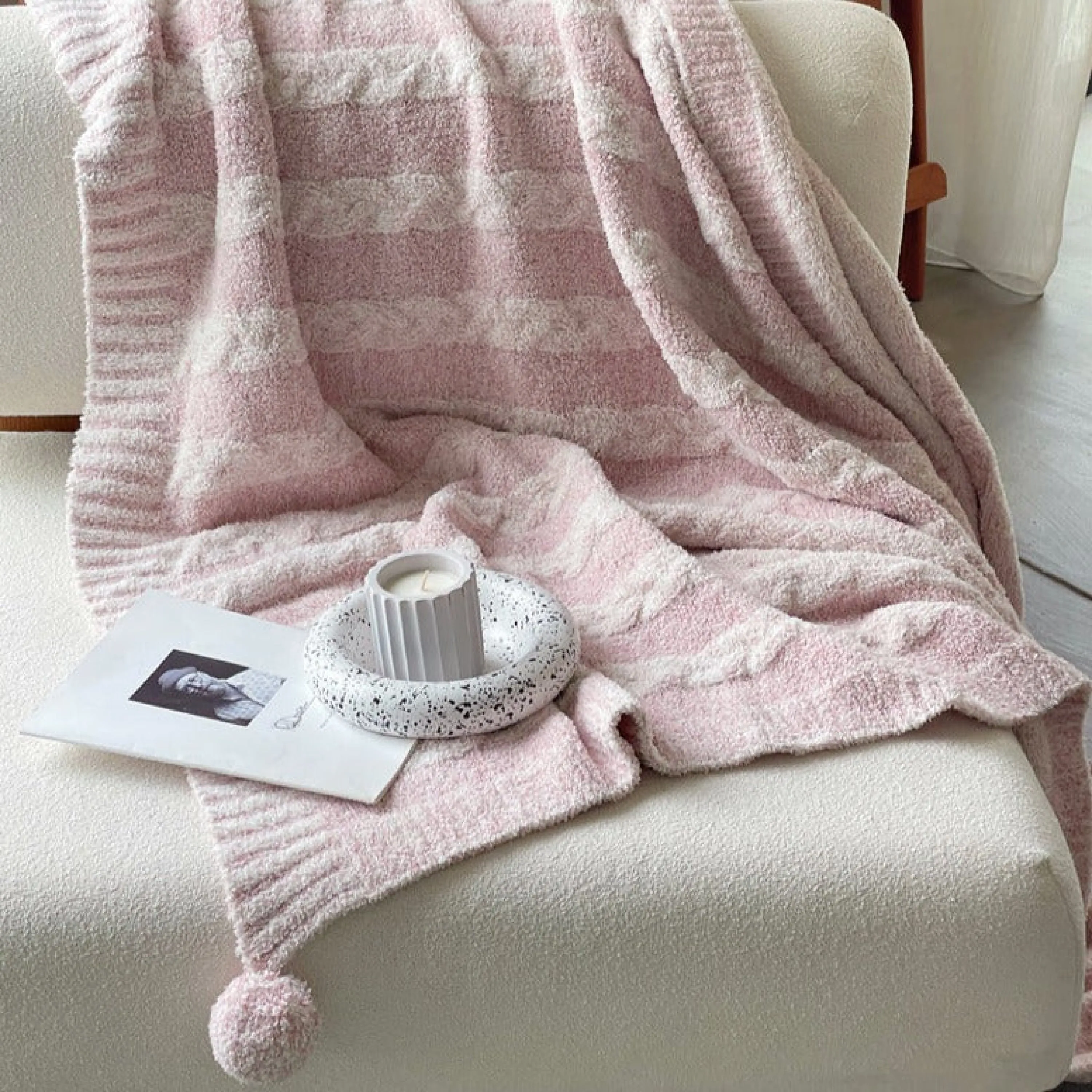 Striped Pom Pom Fluffy Blanket / Pink   White