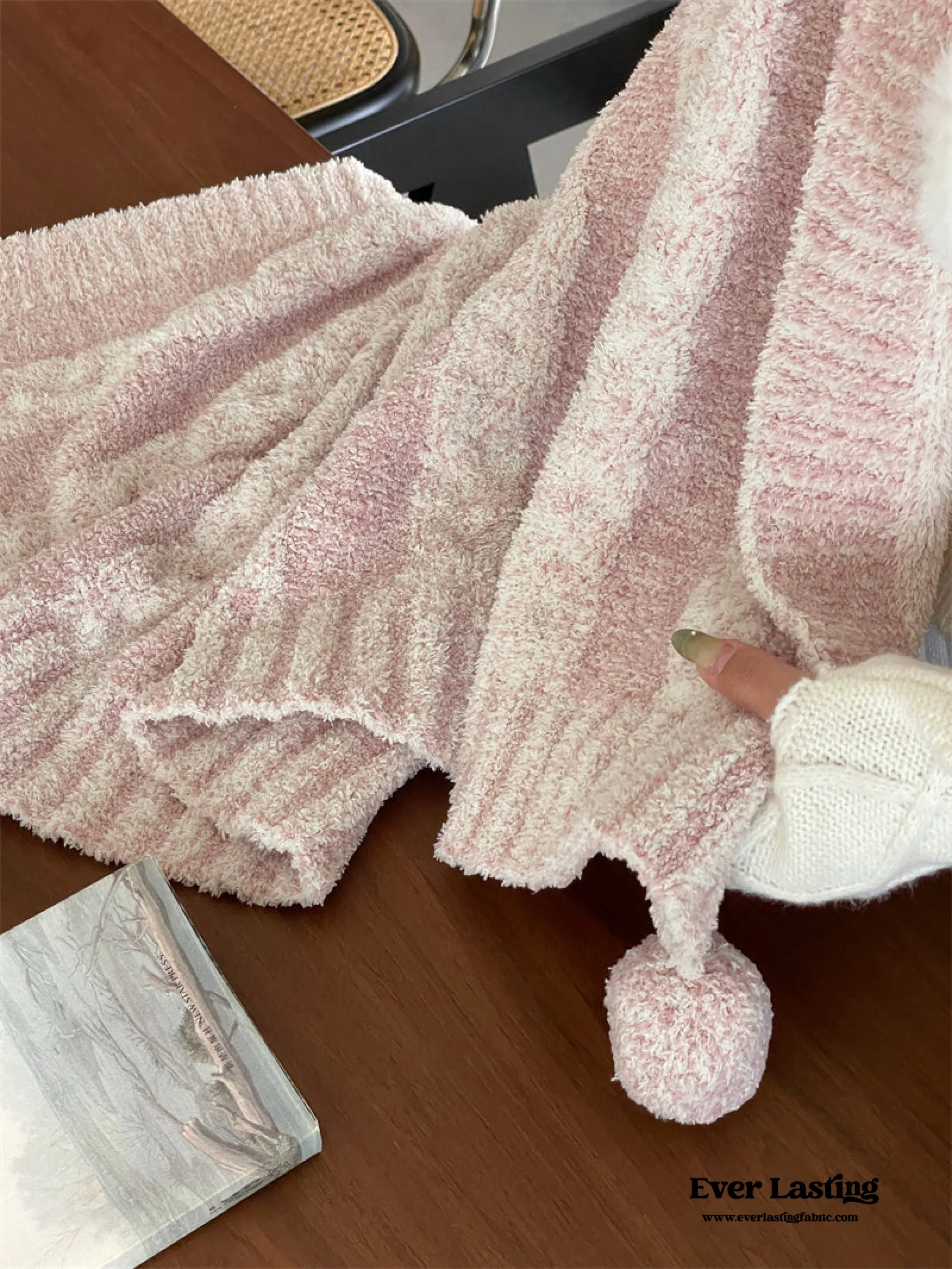 Striped Pom Pom Fluffy Blanket / Pink   White